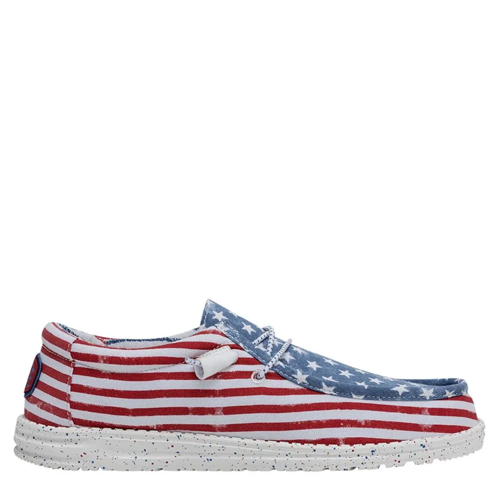 MENS WALLY AMERICANA SLIP ON SNEAKER HEYDUDE