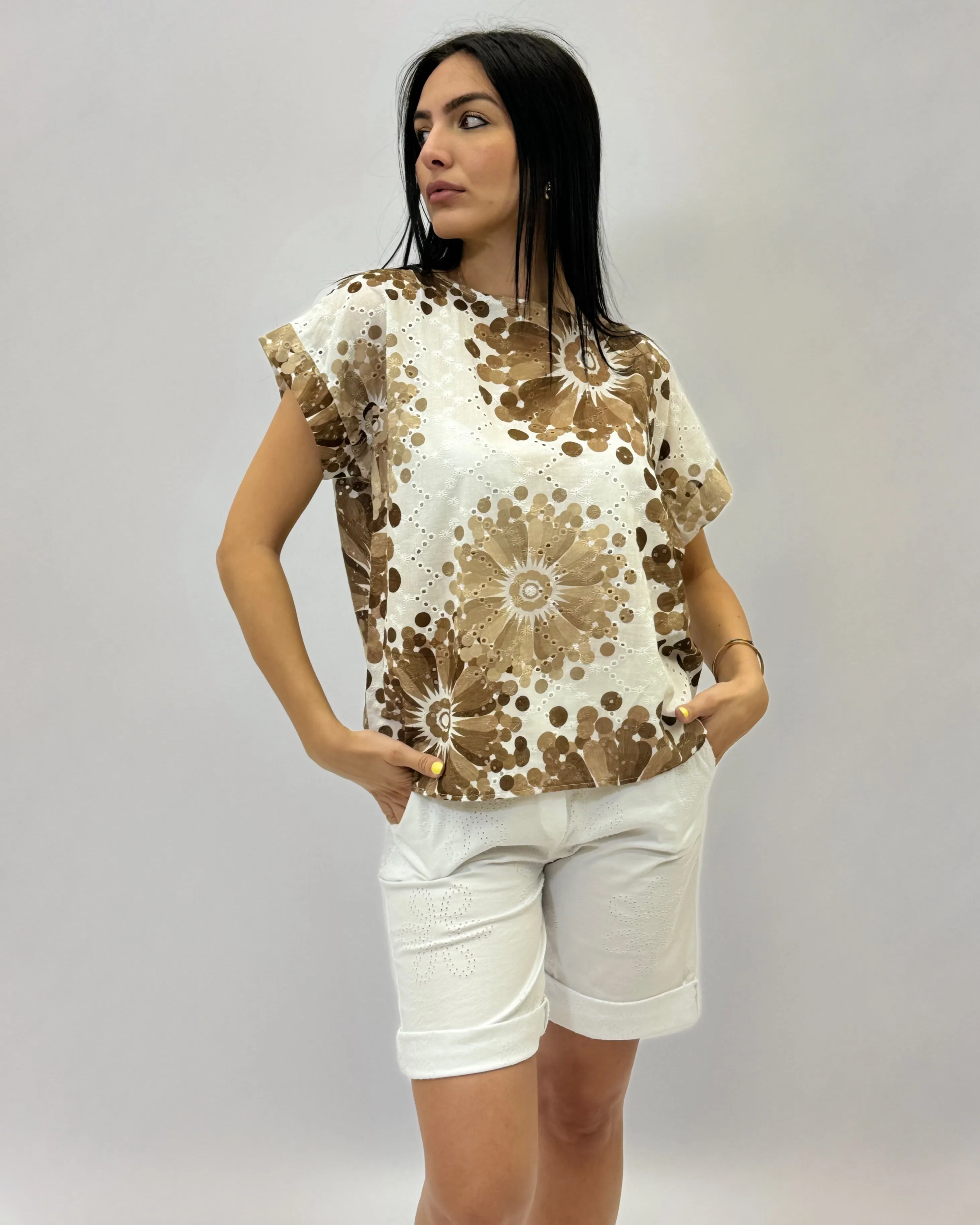 Comfortable Sangallo lace top with print.