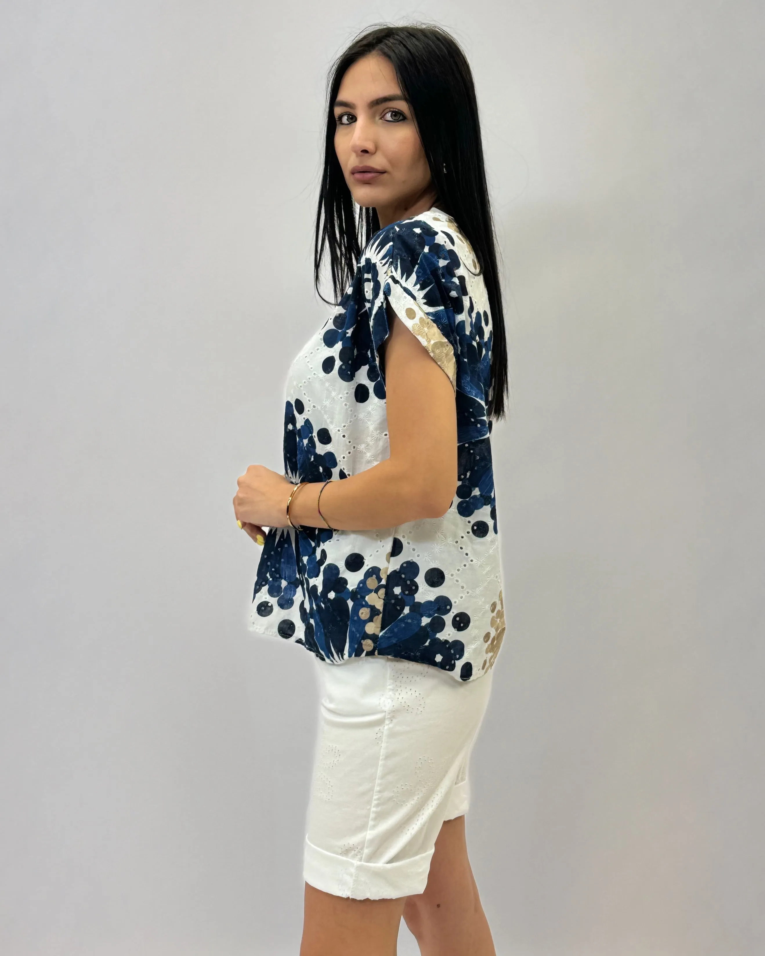 Comfortable Sangallo lace top with print.