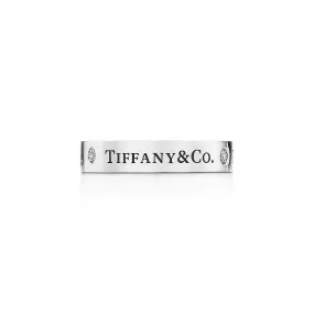T&CO.® band ring in platinum with diamonds, 4 mm. 
