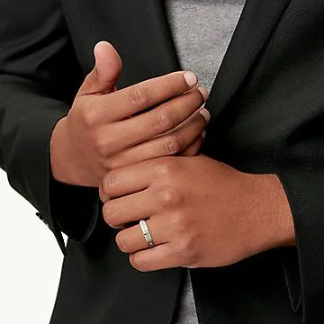T&CO.® band ring in platinum with diamonds, 4 mm. 